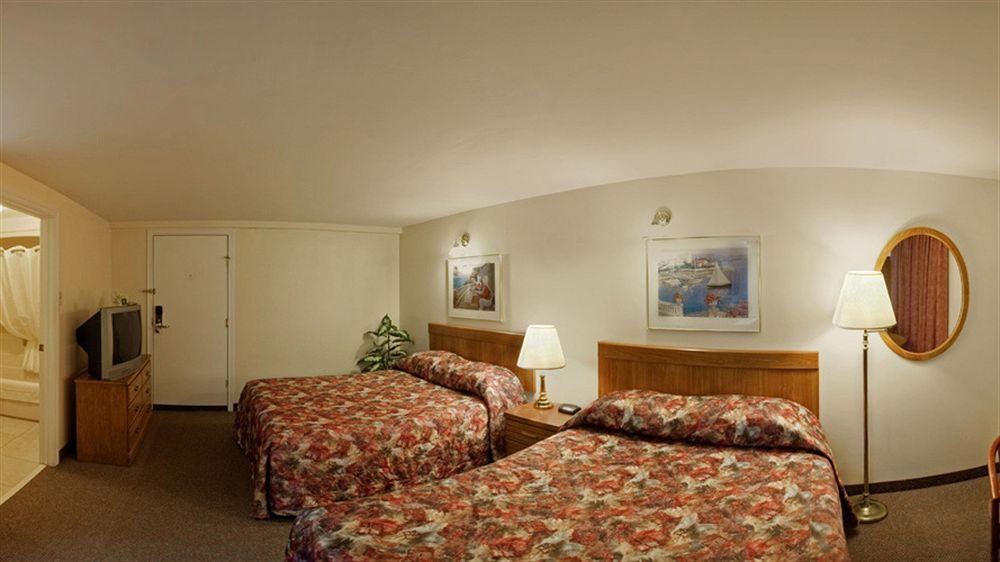 Econo Lodge Inn & Suites Saint John Bagian luar foto