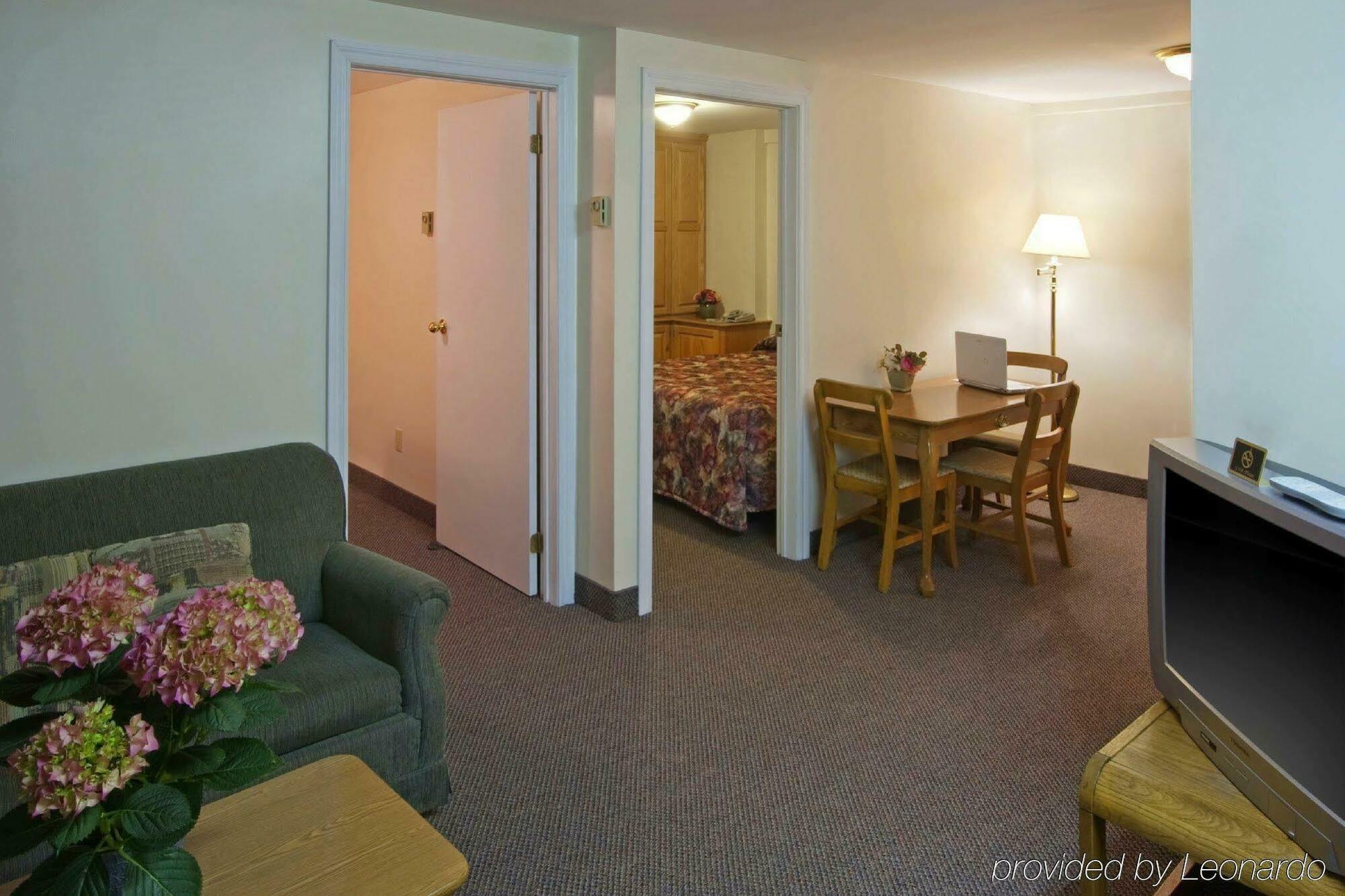 Econo Lodge Inn & Suites Saint John Ruang foto